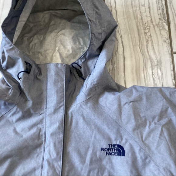NWOT The North Face HyVent 2.5L weatherproof jacket. - Picture 2 of 9